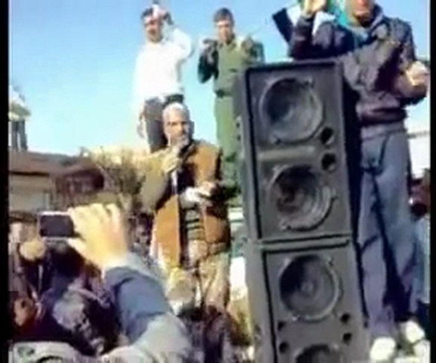 فري برس   ادلب أجمل عتابا للثائر الحاج أحمد في مظاهرة معرة حرمة