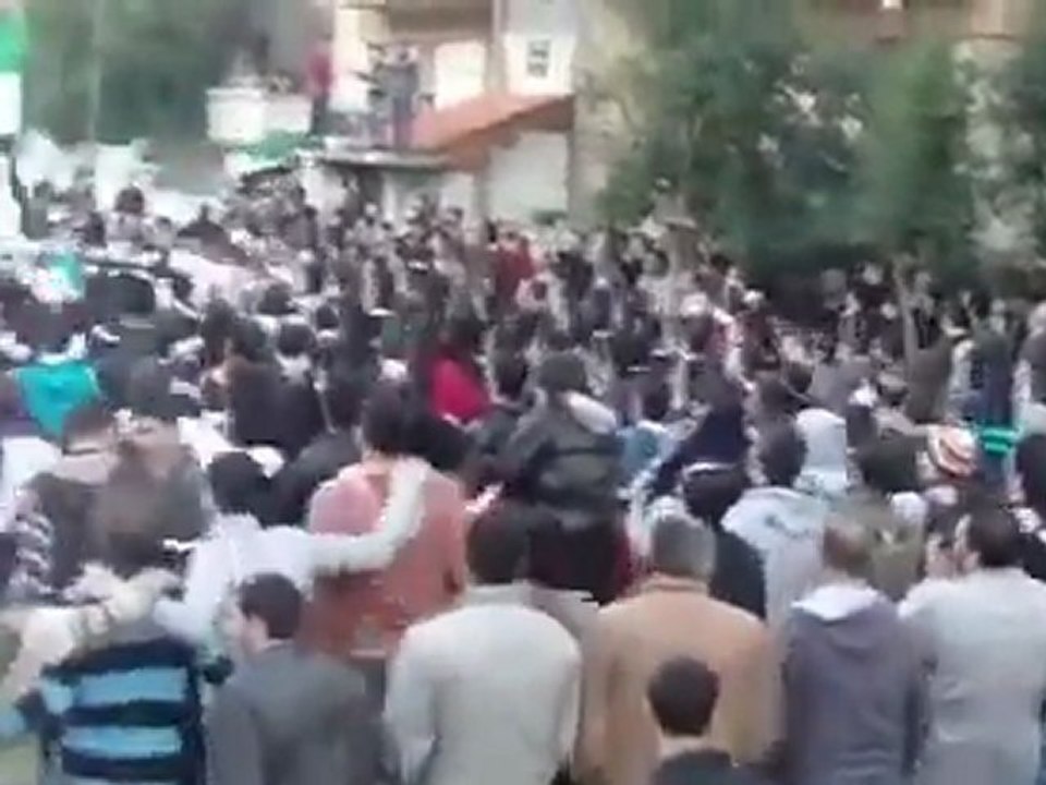 فري برس   حمص القصور مظاهرة ابطاااال وحرااائر القصور راااائعين 8 1 2012