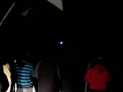 فري برس حمص المحتلة أحرار الوعر القديم رغم انقطاع التيار الكهربائي ورغم الترويع باطلاق الرصاص على المتظاهرين مسائية 8 1 2012