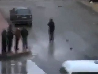 فري برس   اضحك على جيش الاسد درعا حي القصور 06 01 2012