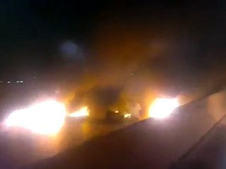 فري برس   ريف حلب    قطع طريق تركيا ردا على اقتحام اعزاز8 1 2012 ج2