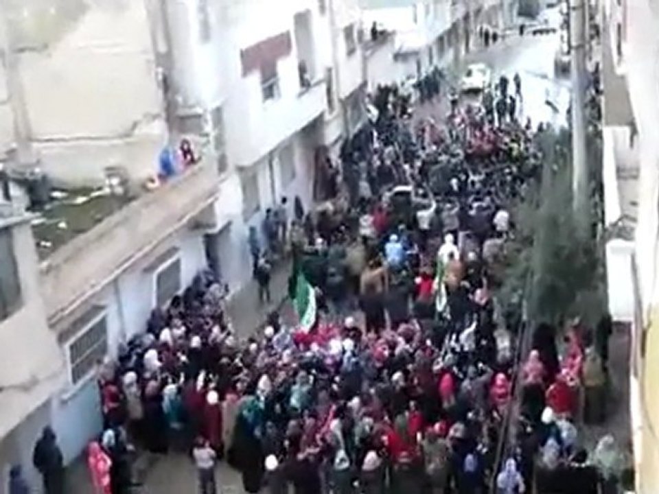 فري برس   حمص المحتلة أحرار الوعر مظاهرة رداَ على قرارة المجلس الخائن العربي ونبيل الإيراني 09 01 2012 ج2