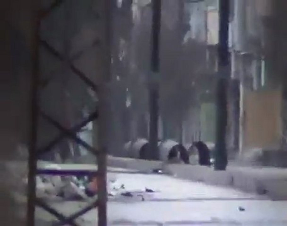 فري برس   كرم الزيتون الدبابات تقصف الحي و اصابة المصور