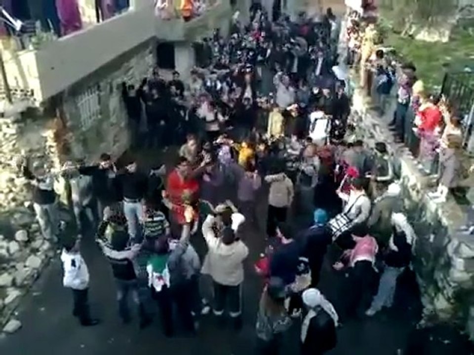 فري برس   اللاذقية الحفة   بابنا والجنكيل   مظاهرة ردا على الخطاب 10 1 2012 ج4