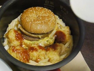 Cuisiner un Big Mac dans un cuiseur de riz