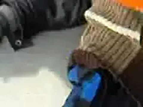 فري برس جسرالشغور احد المصابين الذين اطلق النارعليهم امام لجنة المراقبين 10 1 2012