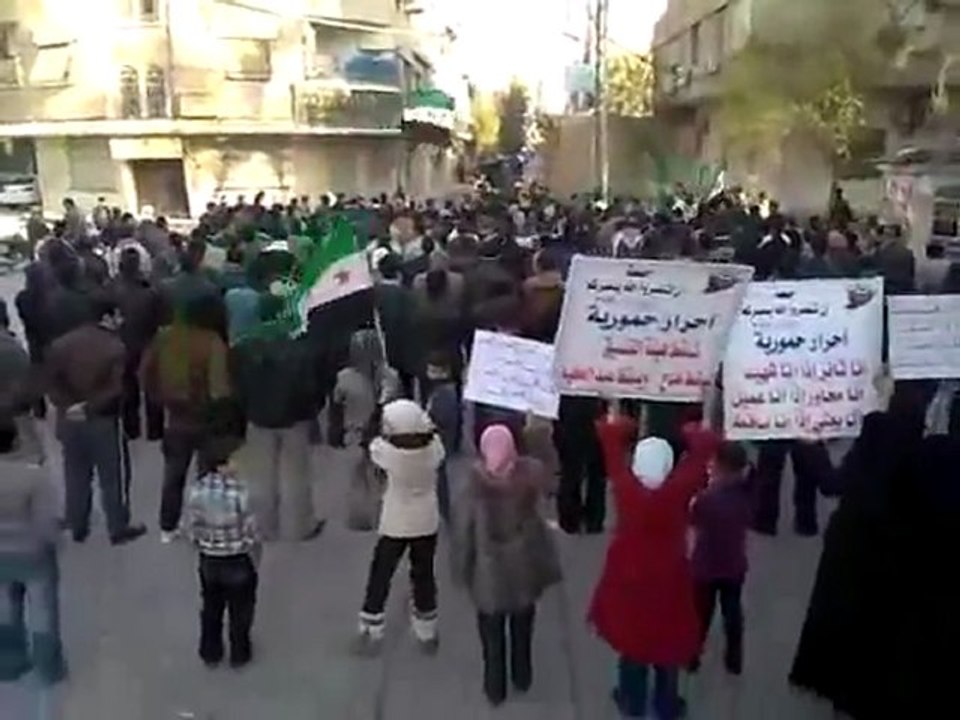 فري برس   ريف دمشق حمورية جمعة أسرى الحرية مظاهرة حاشدة ردا على الخطاب الرابع لبشار السفاح 10 1 2012 ج2