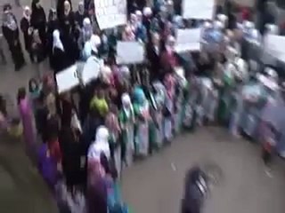 فري برس   حمص مظاهرة حرائر باباعمرو 11 1 2012