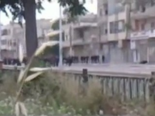 فري برس   اول جيش يدخل على حي باباعمرو بتاريخ 19 5 2011