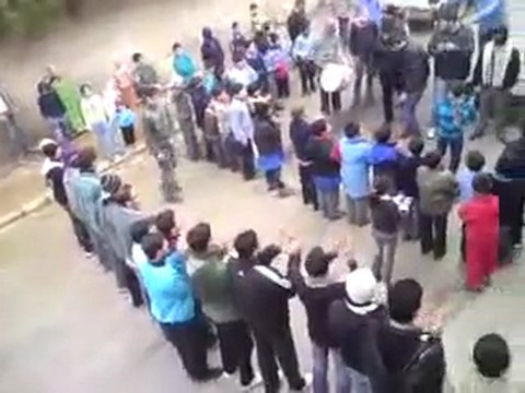 فري برس حماه مظاهرة طلابية مدرسة عثمان الحوراني 12 1 2012 ج3