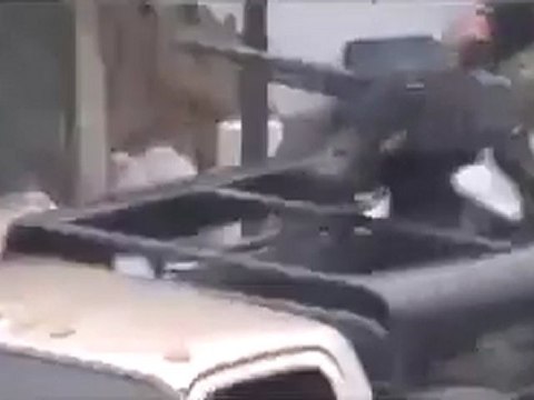 فري برس ريف دمشق داريا عصابات الأمن الإرهابية مدججة بالسلاح 11 1 2012