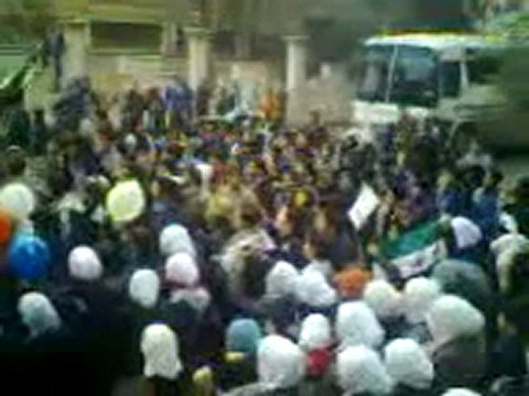 فري برس ريف دمشق داريا مظاهرة طلابية تطالب بالمعتقلين 12 1 2012 ج1