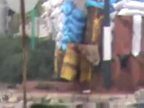 فري برس حمص باب الدريب تمركز الدبابات والشبيحة وتحول المستوصف الى حاجز 13 1 2012