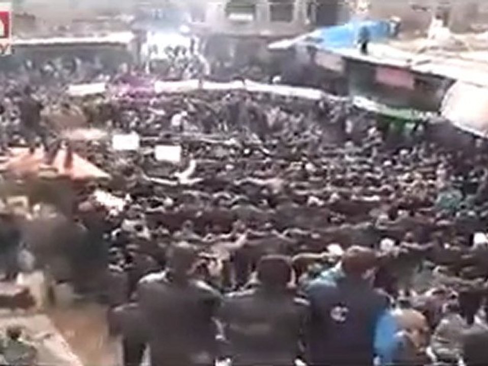 فري برس   ريف دمشق دوما  الآلاف يهتفون سكابا يا دموع العين 13 1 2012