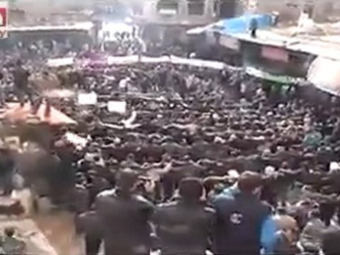 فري برس ريف دمشق دوما الآلاف يهتفون سكابا يا دموع العين 13 1 2012