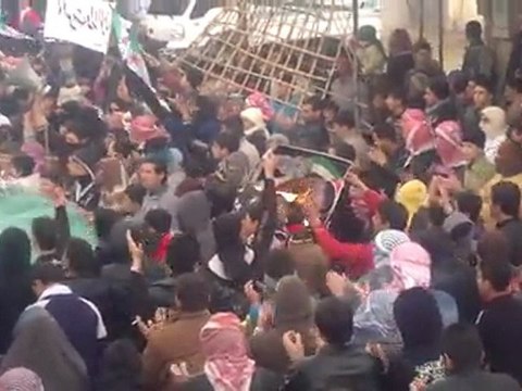فري برس مظاهرة حماه حي كازو جمعة دعم الجيش الحر 13 01 2012 ج1