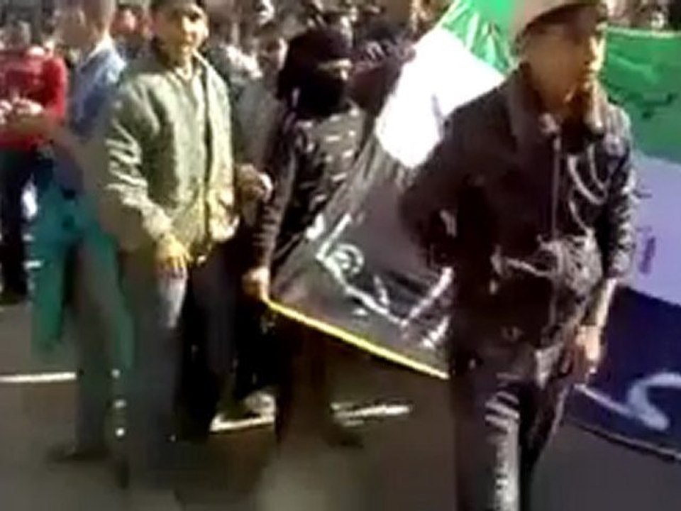 فري برس   البوكمال مدينة الله أكبر مظاهرة حاشدة في ساحة الحرية وسط المدينة 15 1 2012 ج2