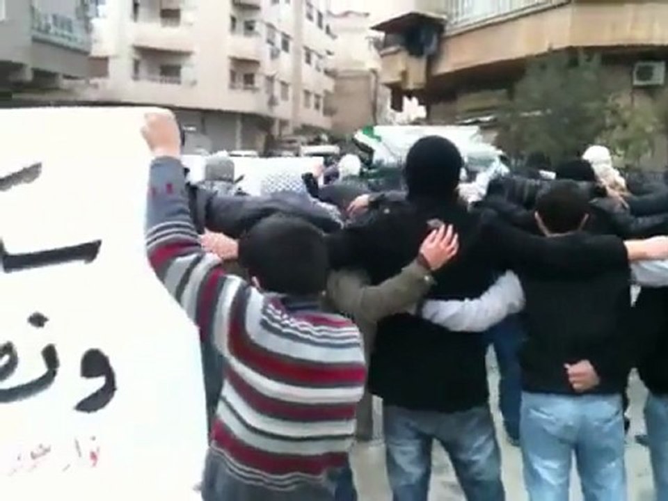 فري برس   جمعة دعم الجيش السوري الحر دمشق جوبر 13 1 2012 ج2