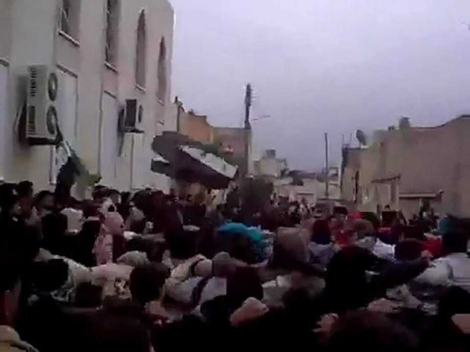 فري برس   حماة حي مشاع جنوب الملعب مظاهرة اشاوس الحي في جمعة دعم الجيش الحر 13 1 2012 ج1