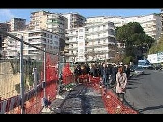 Napoli - Continuano le corse notturne di auto e moto in via Petrarca