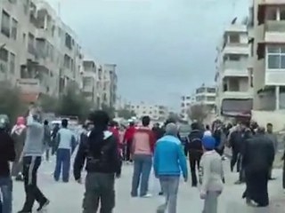 فري برس   حماه القصور نصب الحواجز لمنع دخول الأمن 13 1 2012