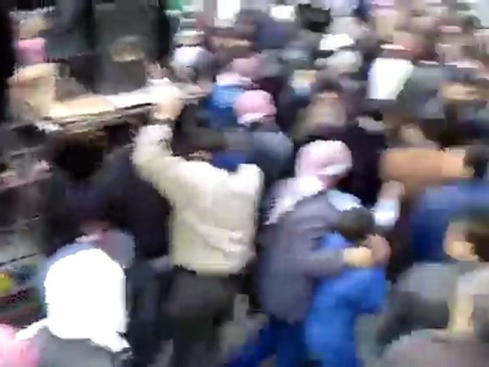 فري برس   ريف دمشق دوما    تشيع الشهيد البطل محمود ممدوح عرابي 14 1 2011 ج3
