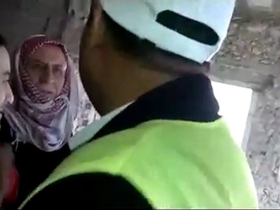 فري برس   إدلب معرة النعمان    لقاء الناشط اوس البنا مع اللجنة 15 1 2012