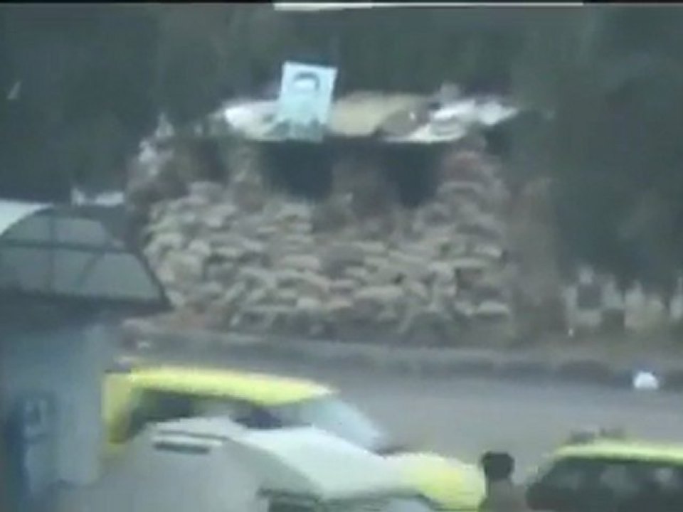 فري برس   حماة   انتشار الامن والشبيحة في بناء الحزب القديم 14 1 2012