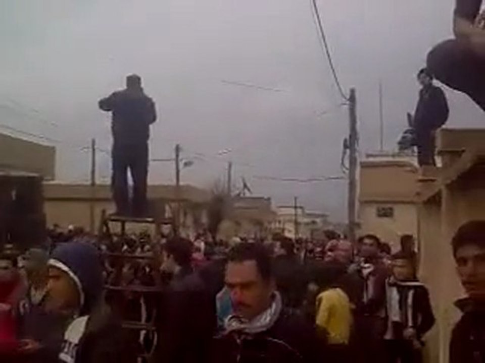 فري برس   حماة كفرنبودة اطلاق نار على المتظاهرين 15 01 2012