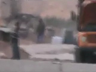 فري برس   حمص   حسياء   وصول الدبابات الى مدخل البلدة 11 1 2012