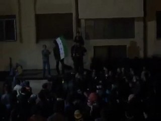 فري برس   بلدة نصب  طفل يهتف بالمتظاهرين 15 1 2012