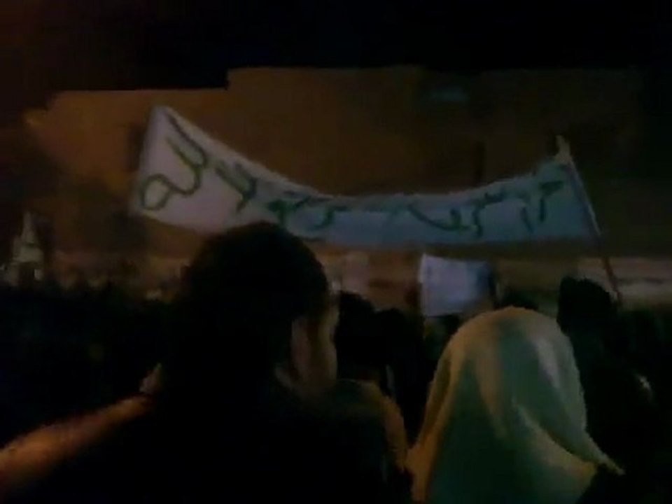 فري برس   مسائية عقربا من امام الجامع القديم 16 1 2012