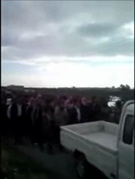 فري برس تشييع شهداء بلدة قرقس في محافظة القنيطرة أحمد وسعيد الجوعان الذين قتلو برصاص الجيش الأسدي بالأمس 16 1 2012