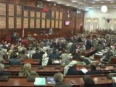 Saleh chiede scusa agli yemeniti e lascia il Paese alla...