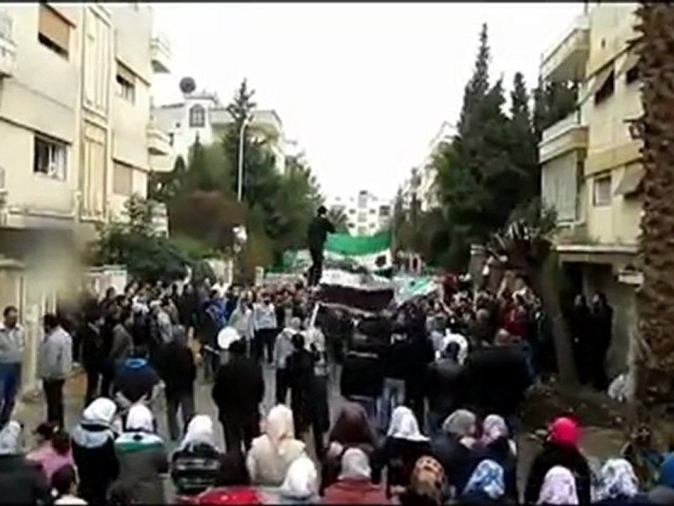 فري برس   حمص   حي الإنشاءات حلم الشهادة يابا 16 1 2012