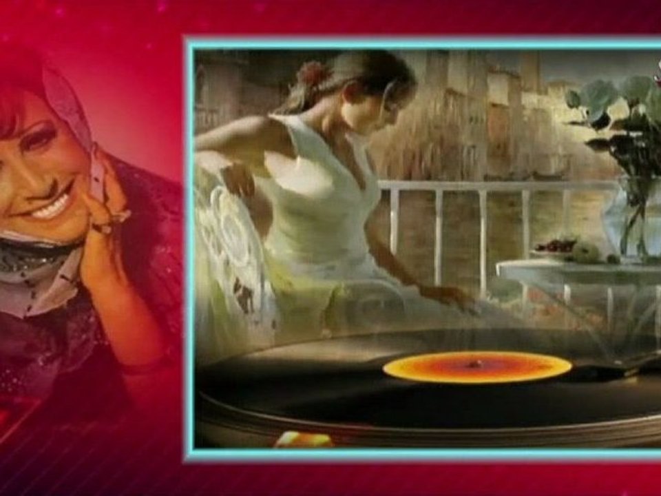 Müzeyyen Senar ♪♪♪♪  Balkonda Saatlerce Düşündüm Seni Andım