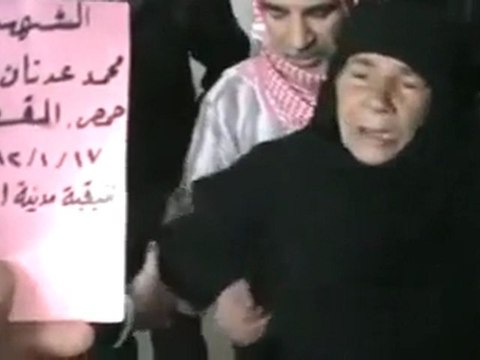 فري برس حمص القصير ام الشهيد محمد حمزة تودعه وتدعوالله 17 1 2012