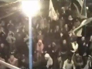 فري برس   حمص القصير الأخوة المسيحيون يحملون راية لاإله إلاالله 17 1 2012