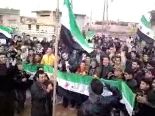 فري برس   رفع علم الاستقلال في بلدة كفرعميم   ادلب 17 1 2012