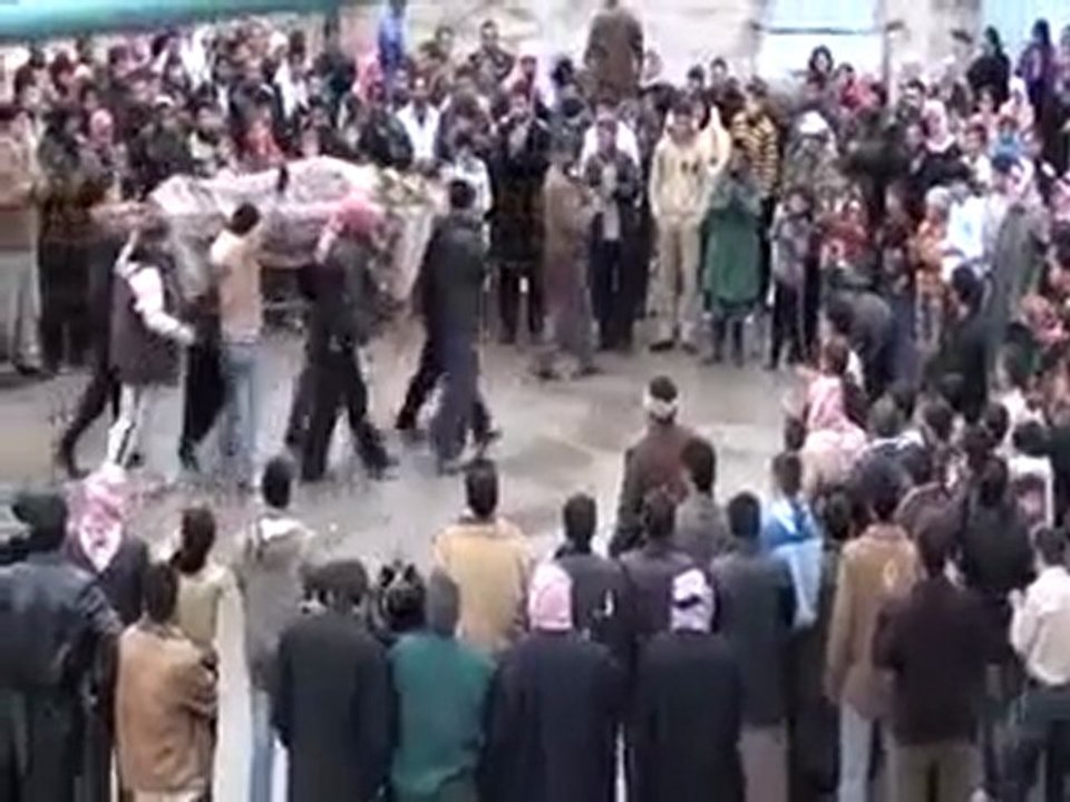 فري برس   زفاف الشهيدة يسرى اليونس في حمص   ديربعلبة 17 1 2012
