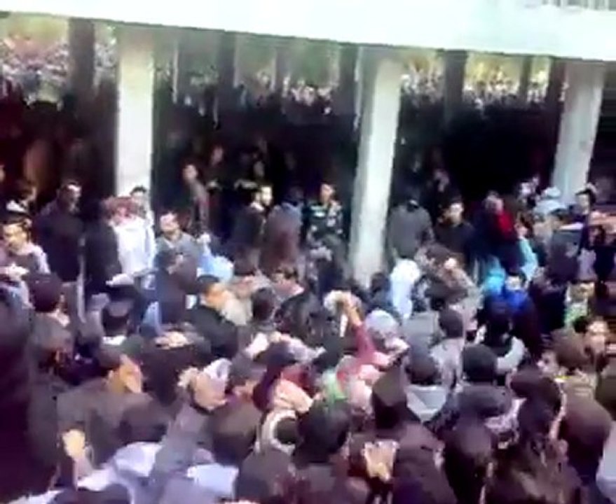 فري برس   حلب كلية العلوم مظاهرة تطالب باسقاط النظام 17 1 2012