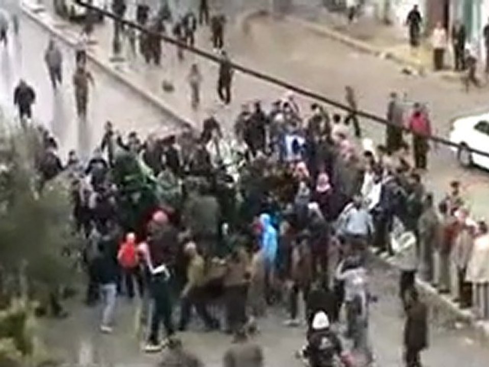 فري برس   حمص البياضة ظهور الجيش الحر في الحي17 1 2012