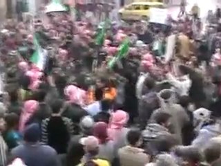 فري برس   حماة الحميدية المراقبين والثوار بحماية الجيش الحر19 1 2012