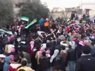 فري برس   حماه  الحميدية   المراقبين يتعرفواعلى الجيش الحر 19 1 2012 ج2