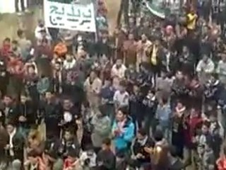 فري برس   حماة بريديج مظاهرة لثوار البلدة في جمعة معتقلي الثورة 20 1 2012