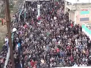 فري برس   مظاهرة حااشدة جدا في ساحة الشهداء في حمص   ديربعلبة 20 1 2012