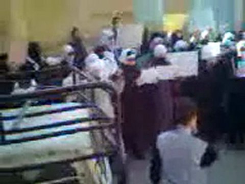 فري برس ريف دمشق داريا اعتصام نسائي للمطالبة بالمعتقلين 21 1 2012 ج6