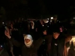 فري برس   سرمين    تظاهرة ليلية نصرة لإدلب المدينة 21 1 2012
