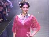 Paris Calling For Style Diva Sonam Kapoor - Bollywood Fashion Fundas