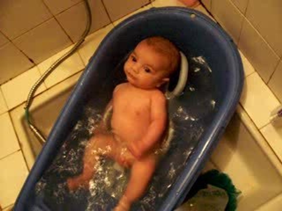 tom dans le bain